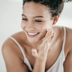 applying retinol cream